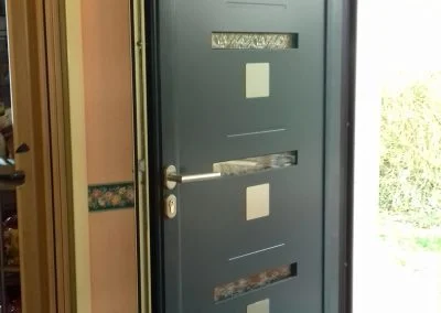 Porte d'entrée alu gris anthracite avec vitrage décoratif