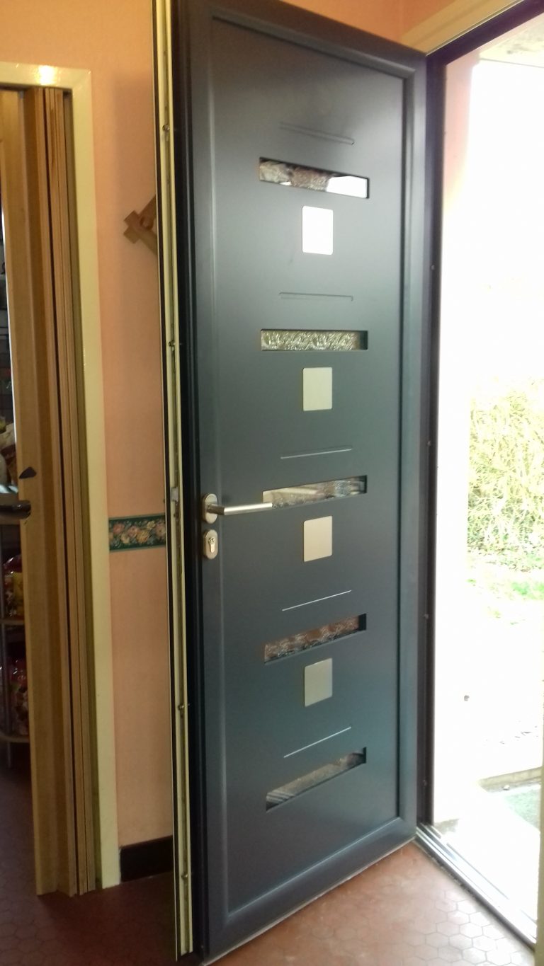 Porte d'entrée alu gris anthracite avec vitrage décoratif