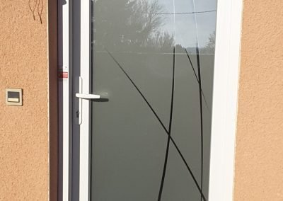 Porte d'entrée vitrée PVC blanc. Double-vitrage décoratif et opaque
