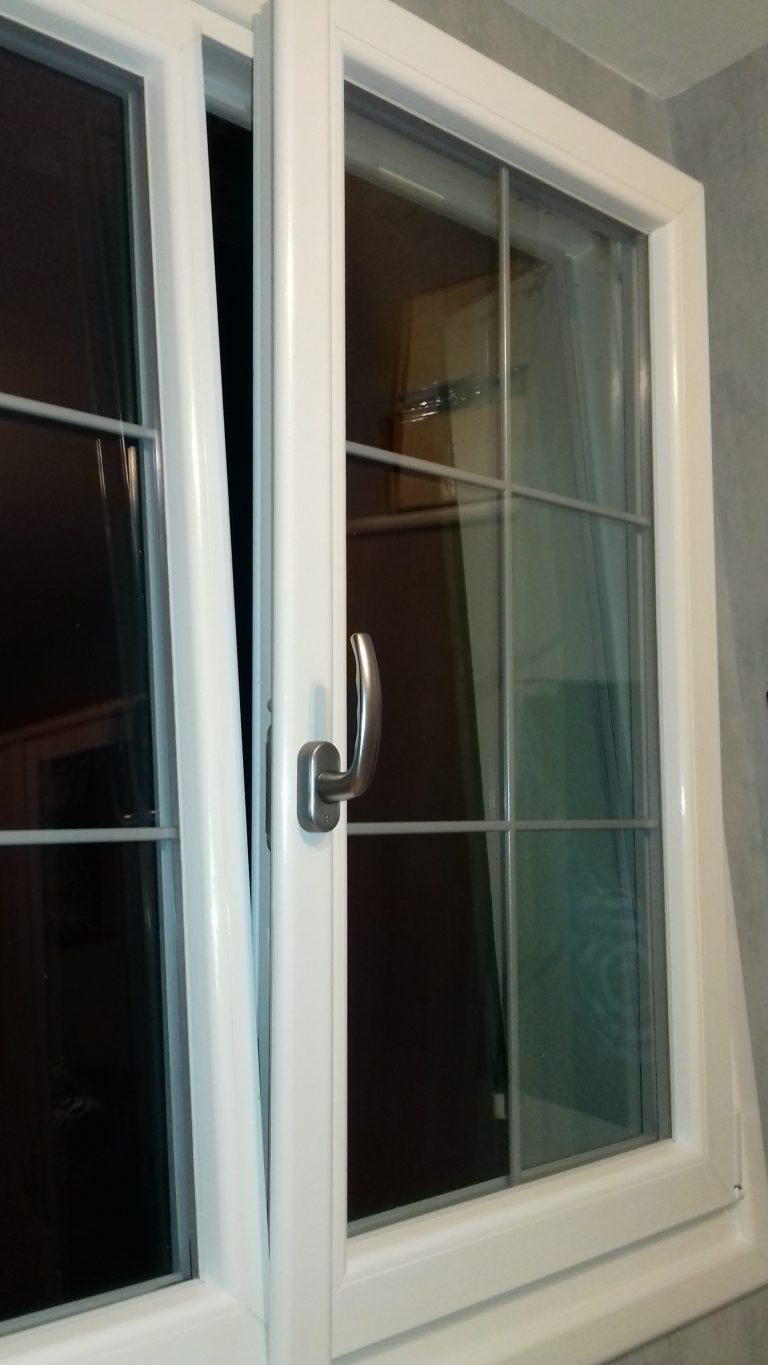 Fenêtre PVC oscillo-battant