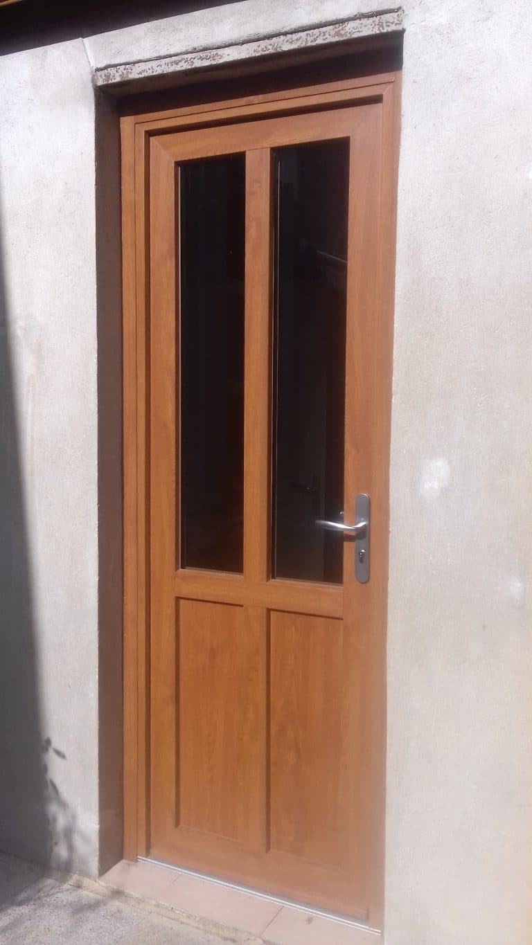 Porte PVC et vitrée couleur chêne doré