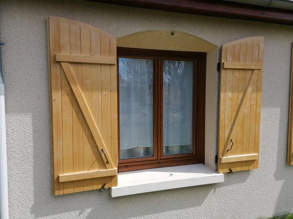 Fenêtre et volets bois à Troyes