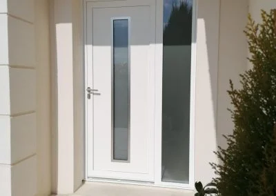 Porte d'entrée alu vitrée blanche à Troyes