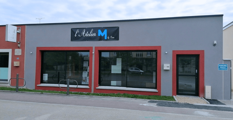Vue de la façade du showroom de L'Atelier M à Troyes.